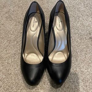 Size 8 Bandolino black pumps.  Brand new.